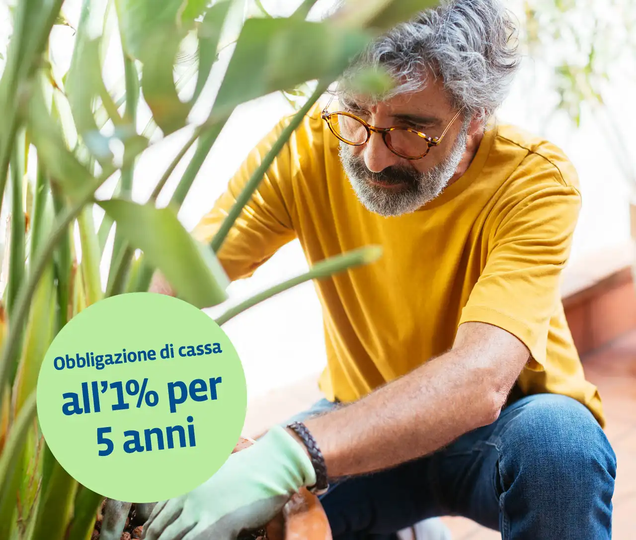 Un uomo in giardino